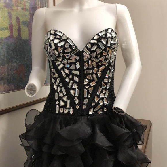 Sherri Hill Black Ruffled Gown Size 6 - Picture 3 of 16